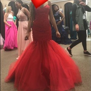 Red sweetheart strapless prom dress